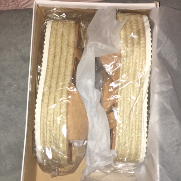 Weekend Platforms - Picture 6 of 6